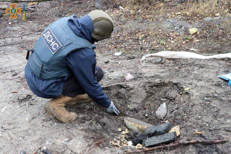 ДСНС вилучили понад 600 одиниць вибухонебезпечних предметів у Ірпені 04