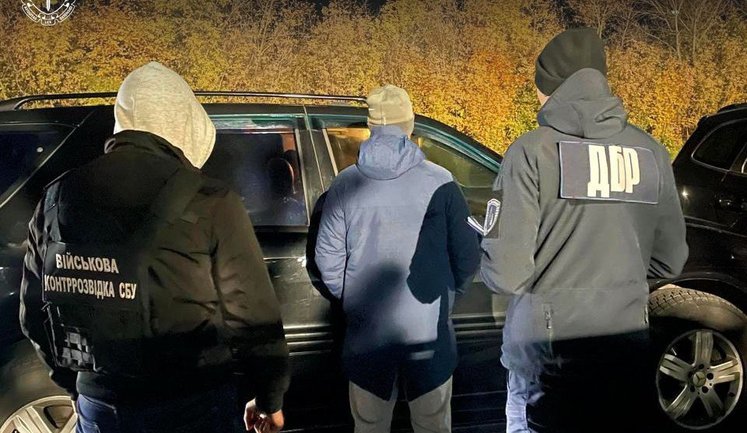 Помогал военным сбежать из учебного центра: на Ривненщине разоблачен экс-правоохранитель. ФОТОрепортаж