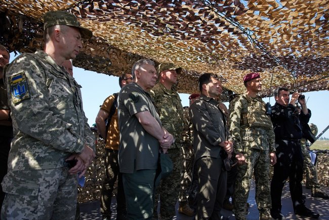 Zelenskyi watches military exercises in Mykolaiv region 14