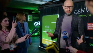 "Ползучие и капитуляционные", – Яценюк на Киевском молодежном форуме о "мирных переговорах"