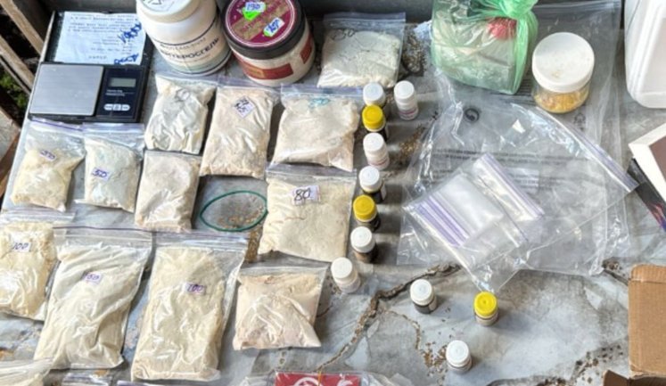 У Києві судитимуть 8 осіб за організацію мережі нарколабораторій та збут наркотиків. ФОТОрепортаж