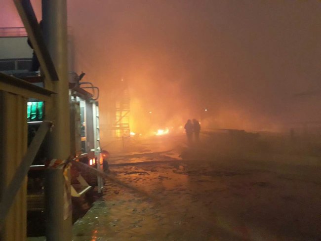 Під Одесою горить олієпереробний завод, персонал евакуювали 01