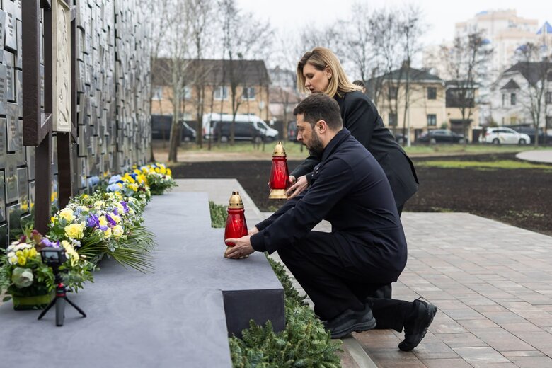 Владимир и Елена Зеленские почтили память'ять загиблих у Бучі українців