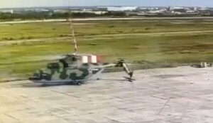 Вертоліт Мі-26 російського ФСБ зачепив гвинтом освітлювальний стовп в аеропорту Якутська. ВIДЕО