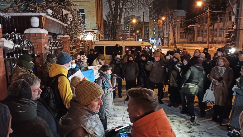 Возле посольства Казахстана в Киеве прошла акция против репрессий в отношении митингующих и интервенции ОДКБ 02