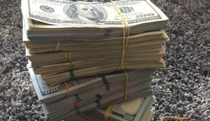 У Києві викрито злочинну групу, яка переводила кошти у готівку, вилучено 20 млн грн і зброю. ФОТОрепортаж