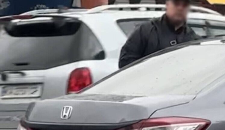 Неизвестные напали на военного на дороге в Киеве: полиция устанавливает обстоятельства. ФОТО