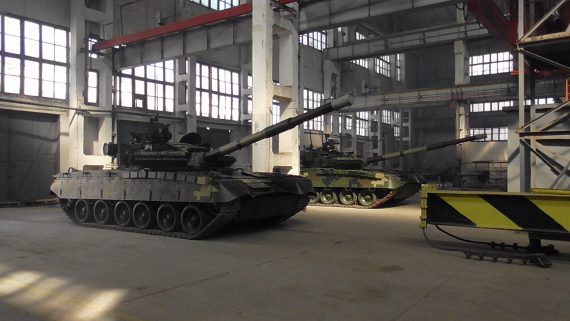 Ukrainian Armed Forces receive upgraded T-80 tanks 03