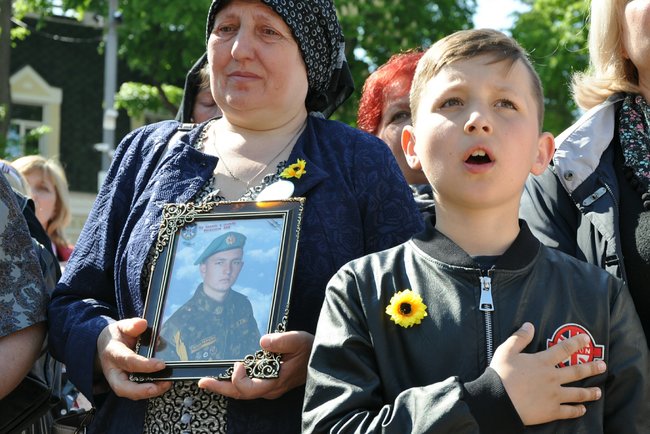 Матері загиблих захисників України пройшли центром Києва 04