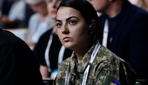 Ты ни разу не встал на защиту страны с 2014 года. Мерзость", - Михайлова дала оценку Сергею Лещенко.