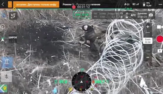 Украинские защитники ликвидировали российского пехотинца, застрявшего в колючей проволоке