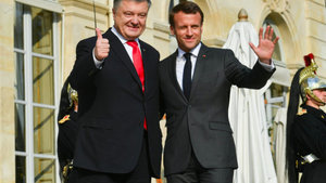 Порошенко і Макрон ведуть переговори в Єлисейському палаці