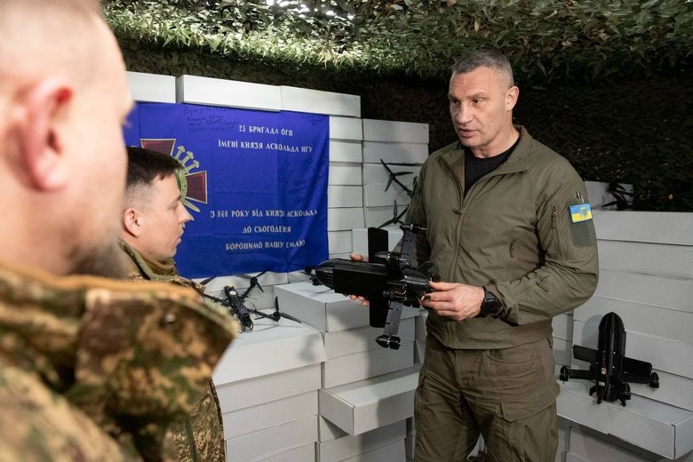 Кличко передал дроны-перехватчики 25-й бригаде НГУ