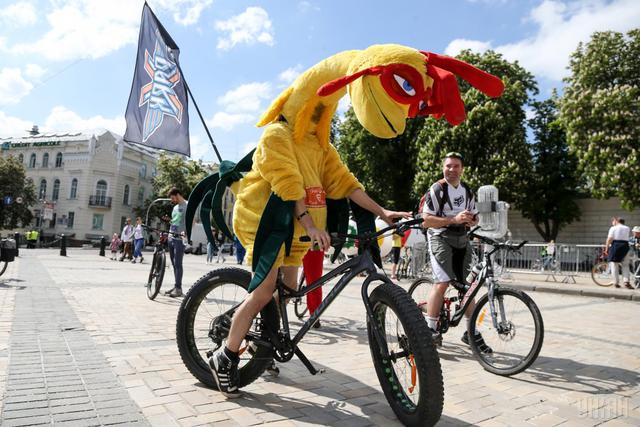 Велодень: сотні велосипедистів проїхалися колоною столицею 22