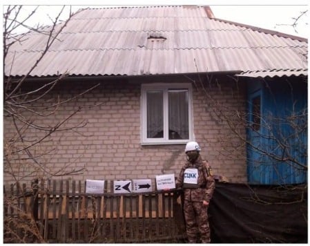 Російські війська обстріляли з автоматичного станкового гранатомету житлові будинки Травневого, - СЦКК 05
