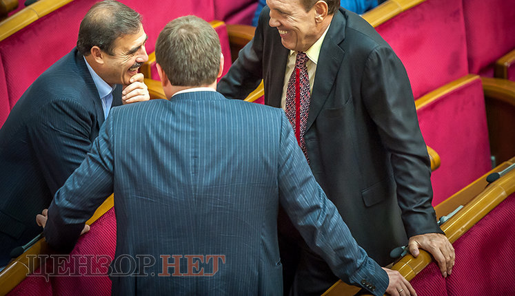 Таємна записка Ківалову, запізнення Порошенка і тема е-декларацій: як пройшов робочий день у Раді. ФОТОрепортаж
