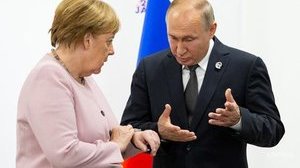 Меркель подзвонила Путіну, говорили про Донбас, - Кремль