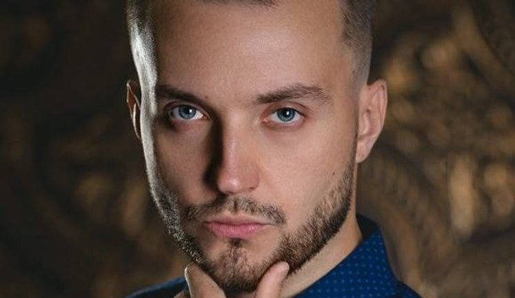 Кандидат від "Слуги народу" весільний фотограф Штепа перемагає на 77-му окрузі директора "Мотор Січі" Богуслаєва