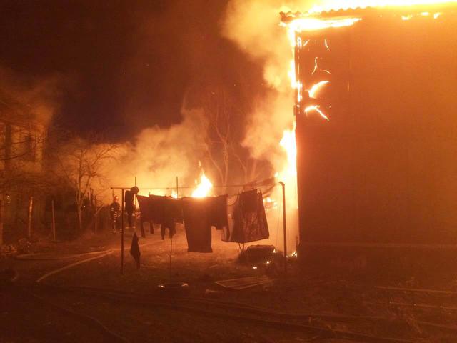 Два багатоквартирні будинки знищено пожежею під Києвом, - ДСНС 02