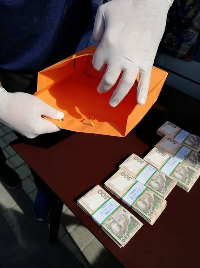 Директор Волынского облавтодора задержан за взятку в 300 000 гривен 03