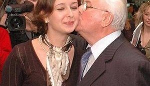 КИМО выпустил очередную партию детей политиков. Грищенко на празднике не было - он "плодотворно работал с Хиллари Клинтон". ФОТОрепортаж