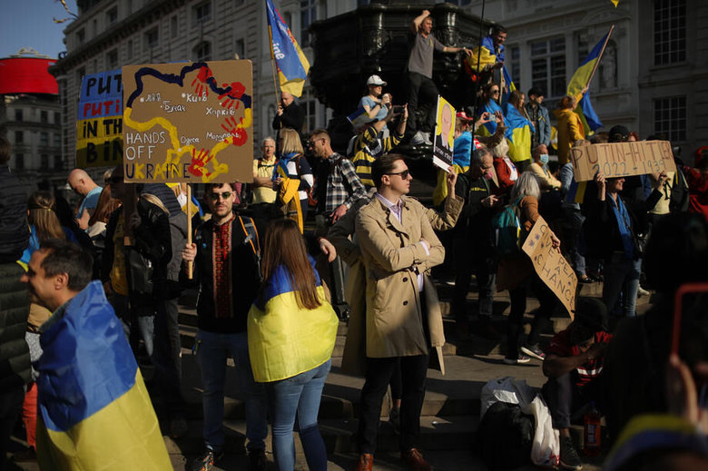 Плече до плеча. У Лондоні відбувся багатотисячний мітинг на підтримку України 05