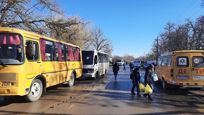 Приїхали в нікуди. Не знаємо, що робити далі, - біженців з ОРДЛО кинули напризволяще в Росії 01