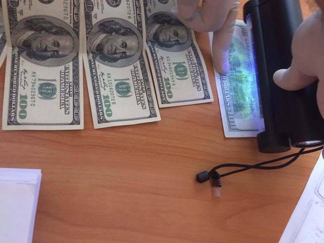 На хабарі в $ 700 затримано керівника автошколи на Закарпатті, - ГПУ 01