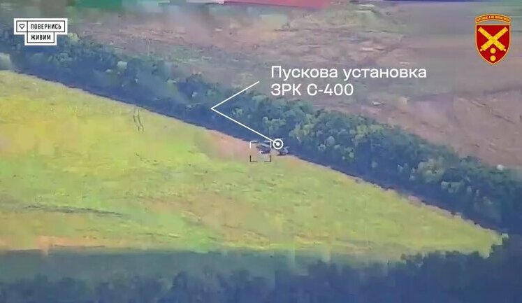Ukrainian soldiers destroy Russian S-400 air defense launcher worth over billion dollars. VIDEO