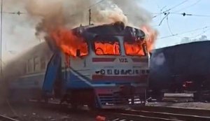 РФ пошкодила майже 500 локомотивів від початку повномасштабної війни