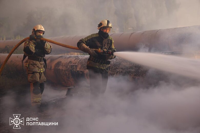 Удар РФ по Полтавщині Пожежу гасять другий день