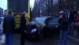 Лейтенант милиции не стал спасать водителя от самосуда на месте ДТП в Киеве. ВИДЕО
