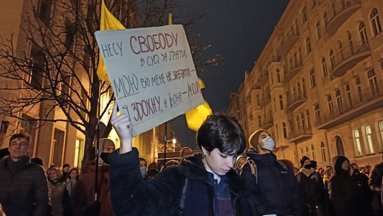 Щурів на Банковій нудить: Активісти вирушили під будівлю Офісу Президента, сталися сутички 31