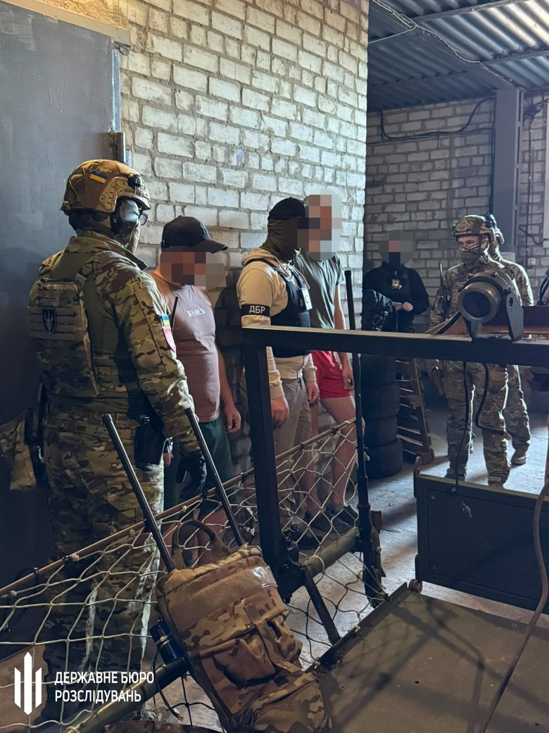 The State Bureau of Investigation has exposed military personnel who were selling military equipment