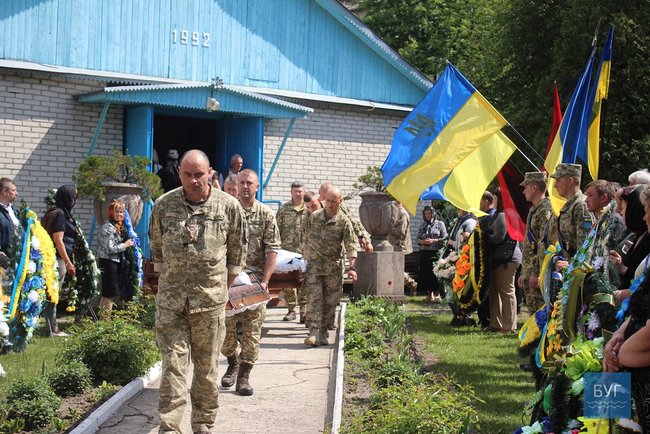 С бойцом 14-й ОМБр Олегом Пушкаруком, погибшим 9 мая на Луганщине, простились на Волыни 31