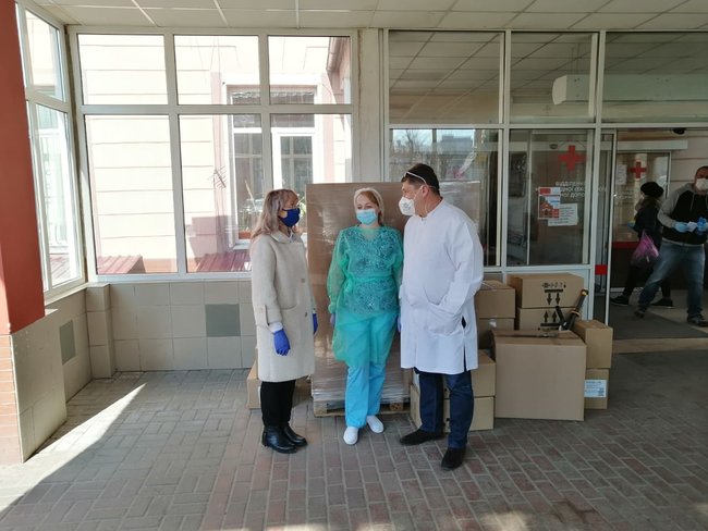 Підприємство Бахматюка на Прикарпатті закупило обладнання та матеріали для місцевих лікарень 02