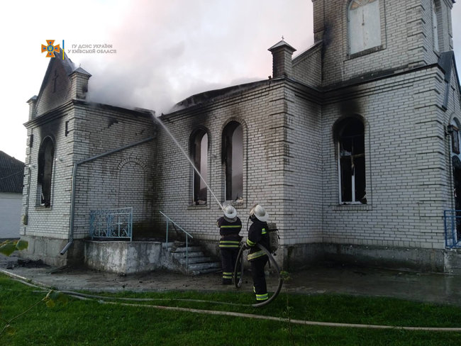 Церква Іоанна Богослова згоріла на Київщині 04