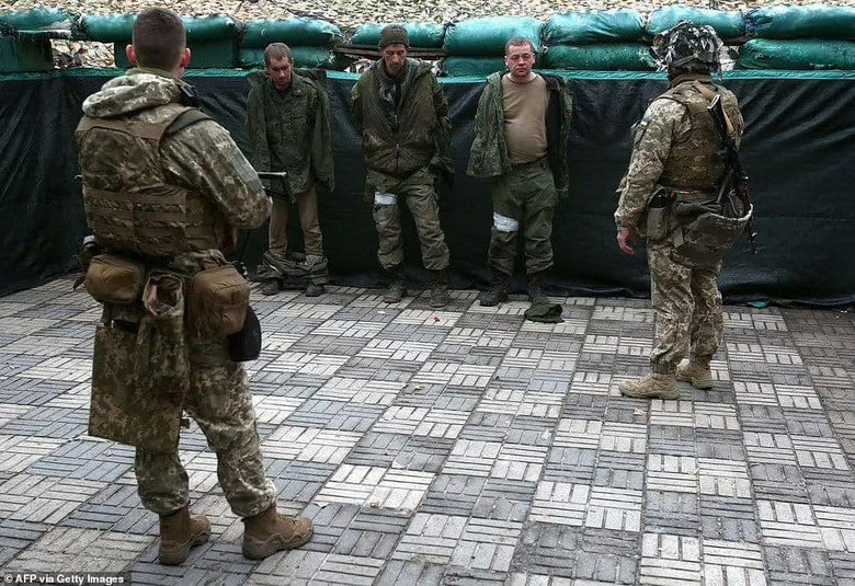 В ВСУ показали пленных российских оккупантов: Запомните этих преступников 02