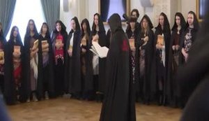 "Да будет сила России крепчать": ведьмы в центре Москвы провели шабаш в поддержку Путина. ВИДЕО