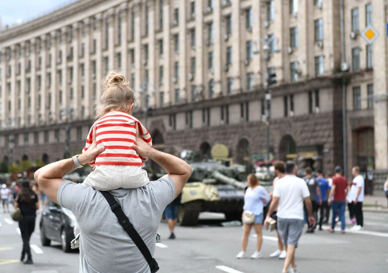 Трофейную российскую технику выставили на Хрещатике 04