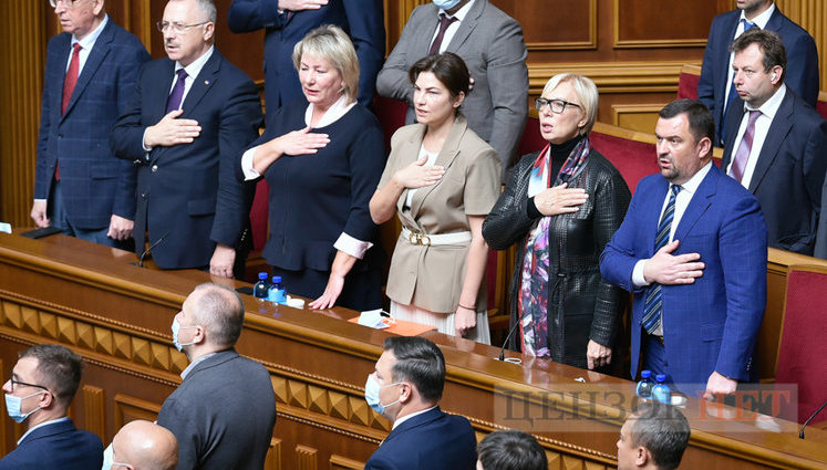 Все обнимаются и любезничают, Тимошенко шушукается, Порошенко задумчив, Разумков разводит руками, - день работы Рады 7 сентября. ФОТОрепортаж