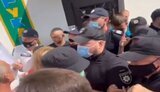 Сутички в Буринській ОТГ між місцевими жителями, поліцією і "тітушками". ВІДЕО