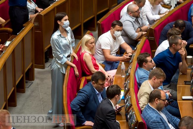 Корнієнко, який підтягує штани, Яременко бентежить колег, погляд Юрченка в спину, - день роботи Ради 14 липня 20