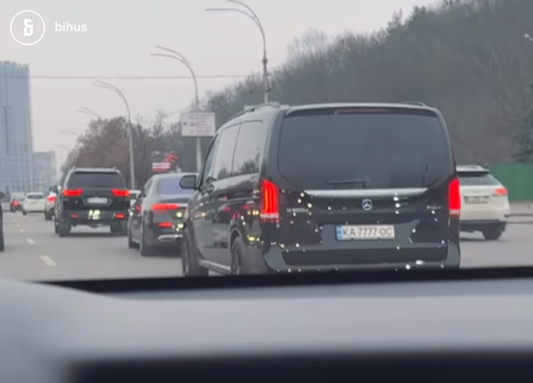 Семья нардепа от бывшей ОПЗЖ Мамояна за год приобрела 13 автомобилей на сумму свыше $1,3 млн, - СМИ 06