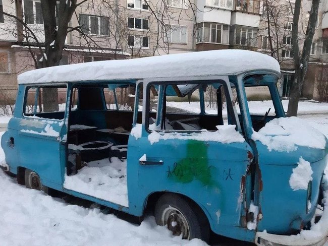 Тіло іноземця виявили в покинутому автомобілі у Києві 01