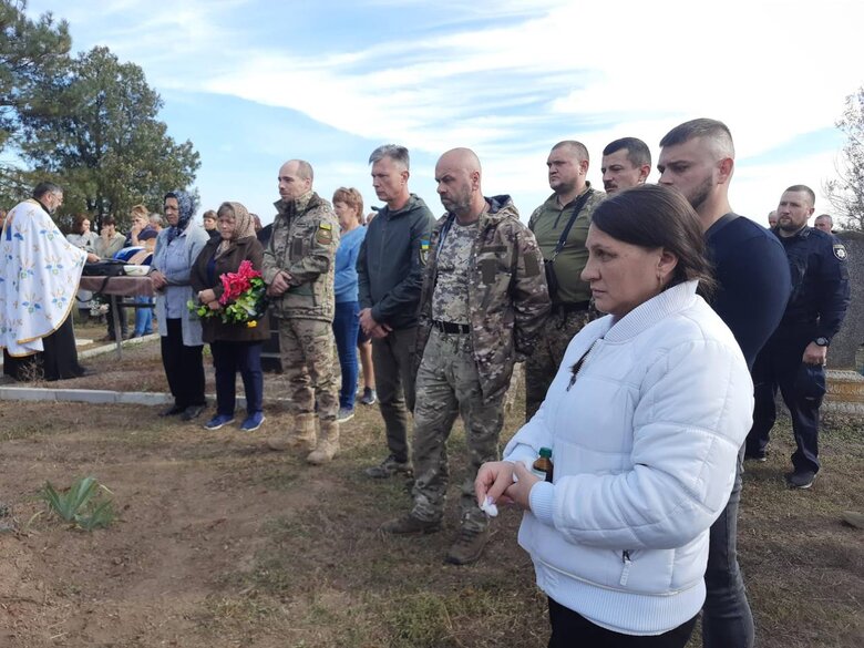 С погибшим защитником Украины Александром Скакуном попрощались под Херсоном 02 С погибшим защитником Украины Александром Скакуном попрощались под Херсоном 02