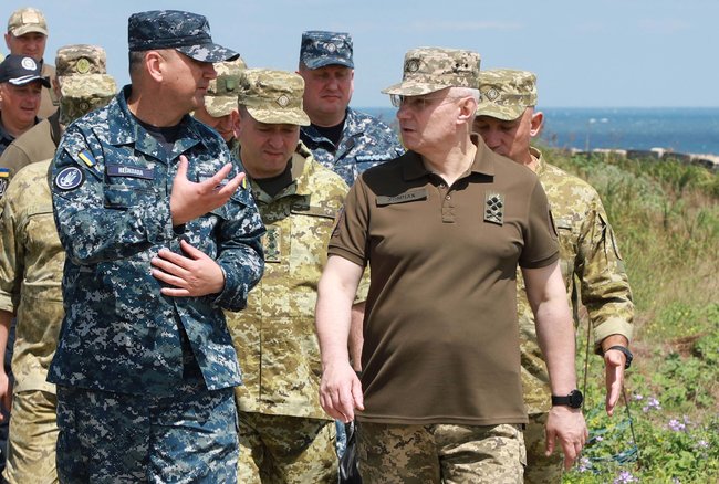 Хомчак вивчив ситуацію з безпекою на острові Зміїний, - Генштаб 02