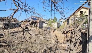 Оккупанты нанесли удары КАБами по Центральному району Херсона: погибла женщина, известно уже о 18 пострадавших. ВИДЕО