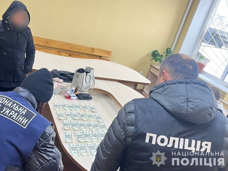 Police detain employee of TCR in Sumy region for bribery