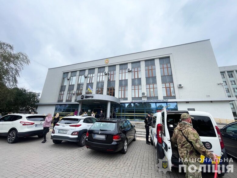 Поліція перевірила 60% закладів щодо повідомлень про мінування